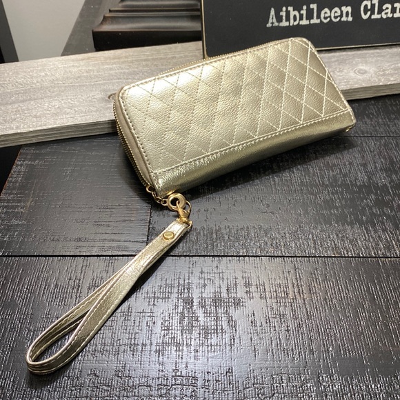 Handbags - NEW! Champagne Tatum Quilted Wristlet Wallet!!